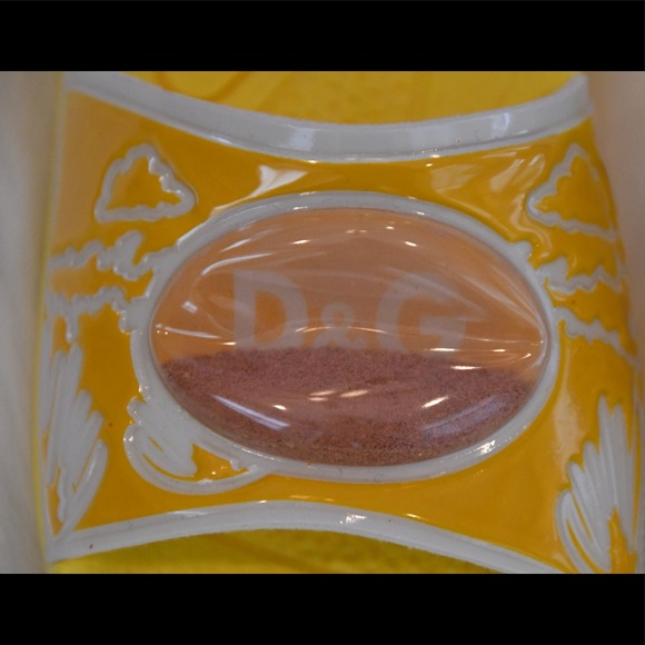 D&G slides - Picture 2 of 5